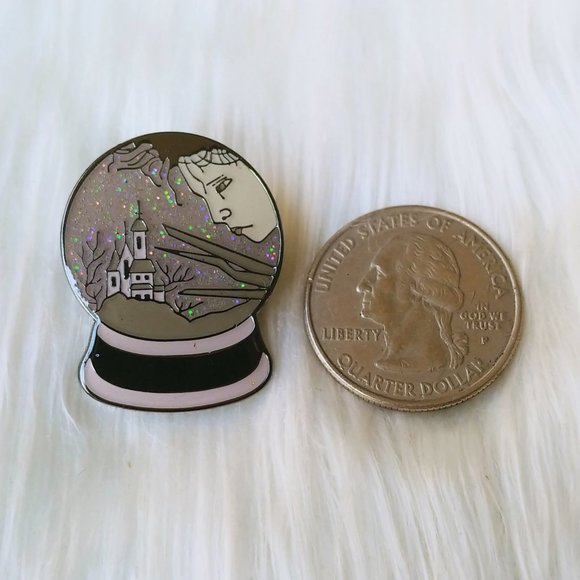 Edward Scissorhands Snowglobe Glitter Hard Enamel Pin - Picture 2 of 5